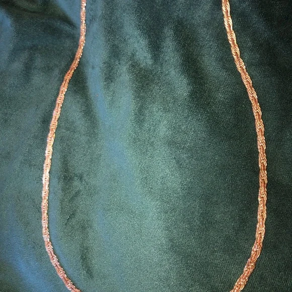 Gold Chain - Picture 1 of 3